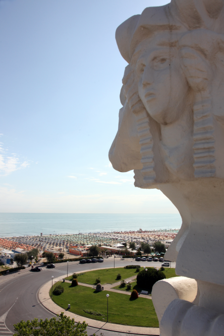 Vista sulla spiaggia dal Grand hotel di Rimini foto di PH. Paritani