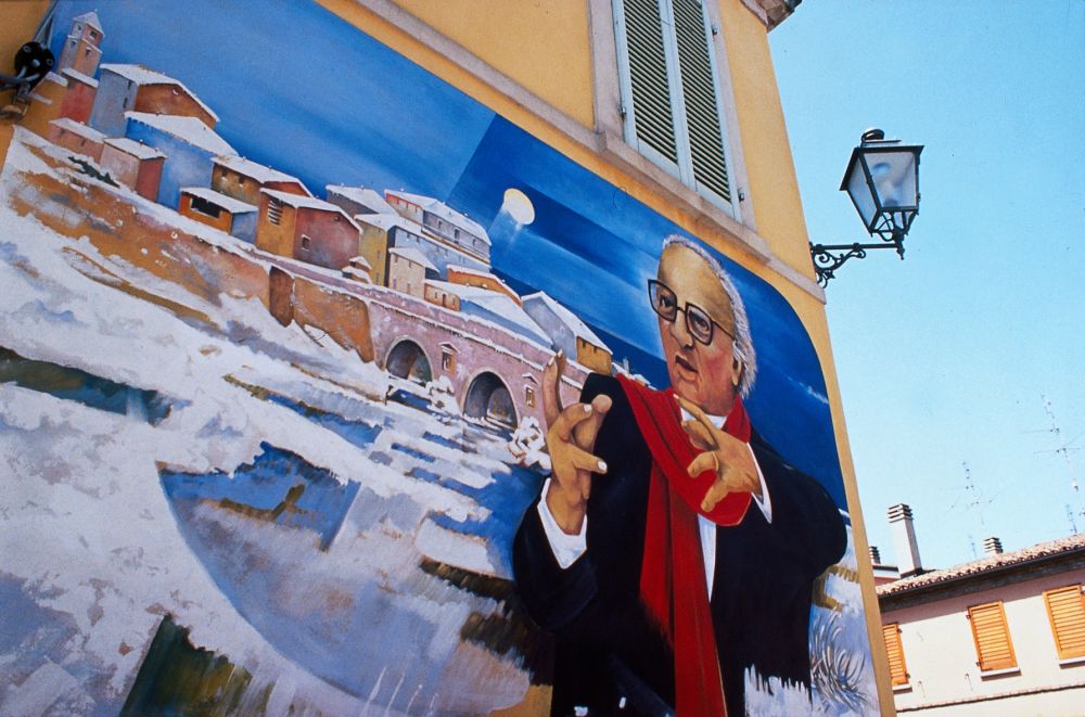 Murals commemorate Fellini, Rimini photo by L. Fabbrini